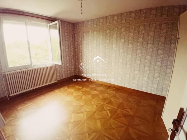 A 900 mètres, du centre ville de CHATELLERAULT