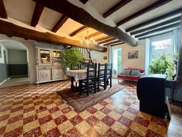 Chemillé en Anjou, maison ancienne et annexes