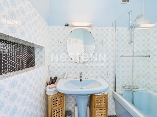 A vendre au centre-ville d'Aurillac, Maison de ville de type 5 avec cave, garages et jardin.