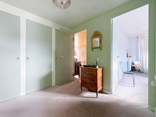 DANTON 128 m² dernier étage très lumineux, terrasse, vue, 2 caves, 2 stationnements