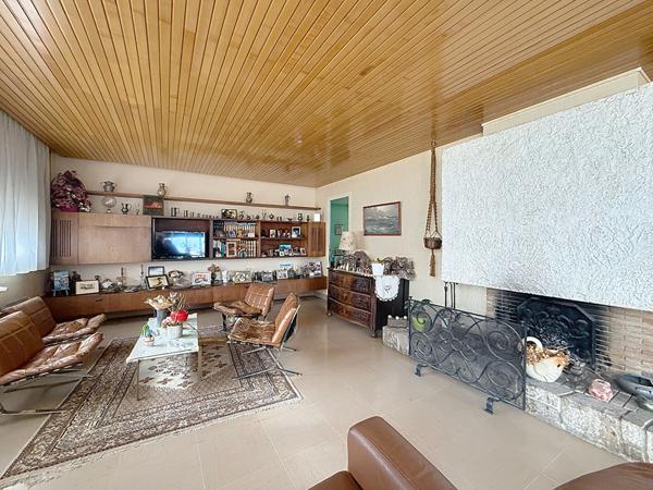 DANTON 128 m² dernier étage très lumineux, terrasse, vue, 2 caves, 2 stationnements