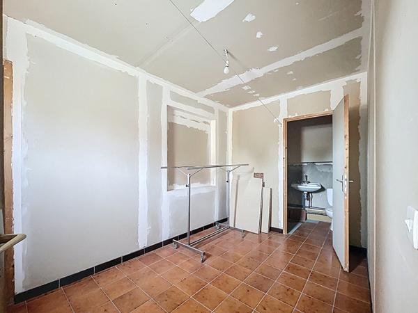 VALENCE - Maison de rue a rénover avec 2 garages