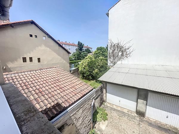 VALENCE - Maison de rue a rénover avec 2 garages