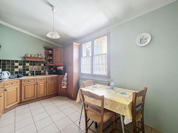 VALENCE - Maison de rue a rénover avec 2 garages