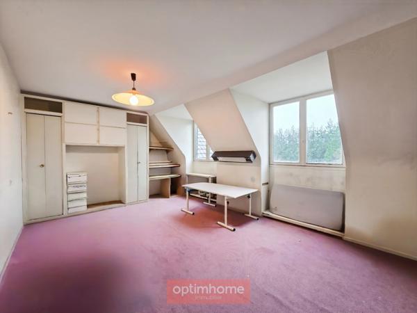 ARRAS CHR / CITADELLE – PAVILLON INDIVIDUEL SEMI PLAIN-PIED DE 219 M² – 5 CHAMBRES – SOUS-SOL COMPLET – JARDIN 1 008 M²