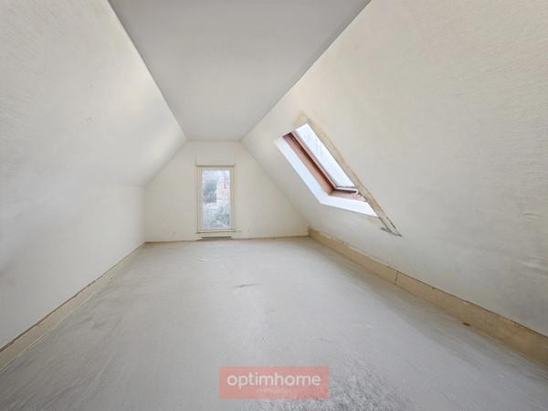 ARRAS CHR / CITADELLE – PAVILLON INDIVIDUEL SEMI PLAIN-PIED DE 219 M² – 5 CHAMBRES – SOUS-SOL COMPLET – JARDIN 1 008 M²