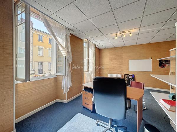 Saint-Affrique (12400) Espace consultation / Bureau prêt à l'usage ou à transformer en appartement T2 !