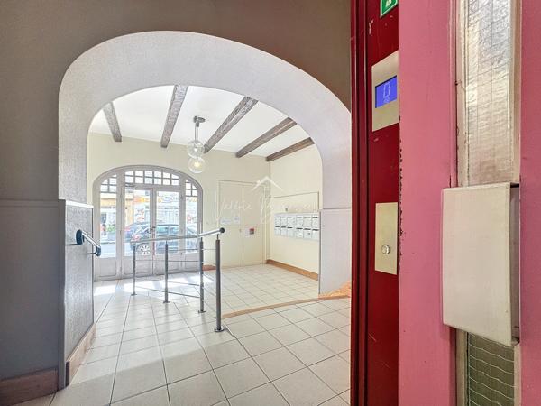 Saint-Affrique (12400) Espace consultation / Bureau prêt à l'usage ou à transformer en appartement T2 !