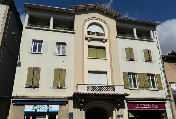 Saint-Affrique (12400) Espace consultation / Bureau prêt à l'usage ou à transformer en appartement T2 !