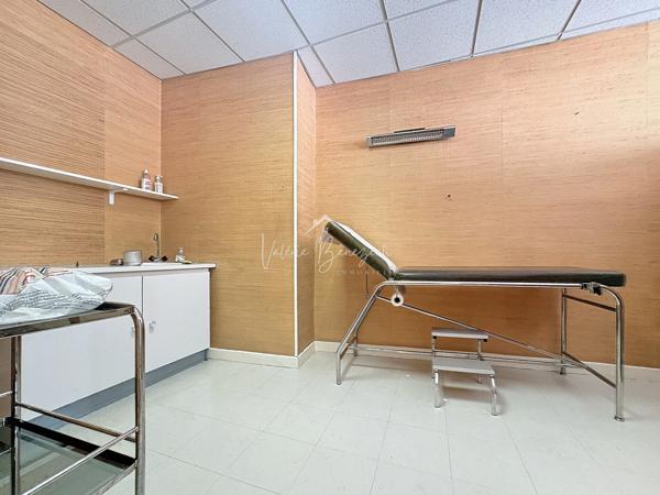 Saint-Affrique (12400) Espace consultation / Bureau prêt à l'usage ou à transformer en appartement T2 !