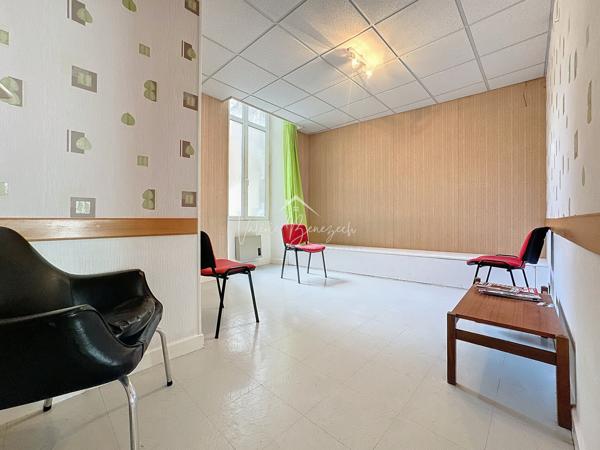 Saint-Affrique (12400) Espace consultation / Bureau prêt à l'usage ou à transformer en appartement T2 !