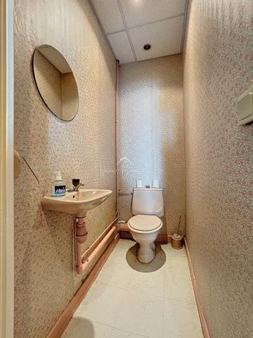 Saint-Affrique (12400) Espace consultation / Bureau prêt à l'usage ou à transformer en appartement T2 !