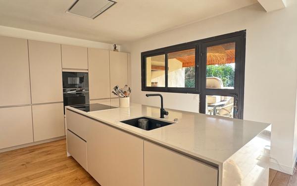 Maison à vendre    7 pièces •  La Rochelle