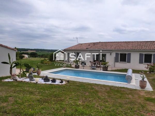 Beau pavillon de plain pied avec piscine