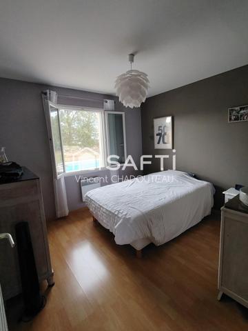 Beau pavillon de plain pied avec piscine