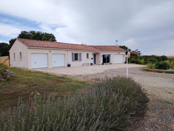 Beau pavillon de plain pied avec piscine