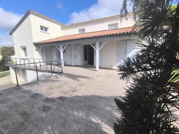 Vente / Maison avec dépendance à Pompignan (82170)