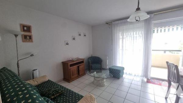 BAYONNE
Appartement au 2ème étage avec grand balcon de 14 m² et garage de 15 m², stationnement...