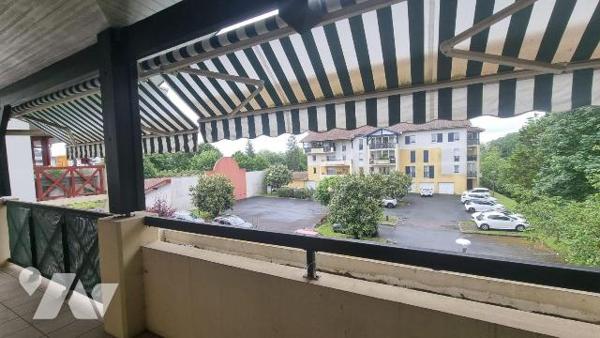 BAYONNE
Appartement au 2ème étage avec grand balcon de 14 m² et garage de 15 m², stationnement...