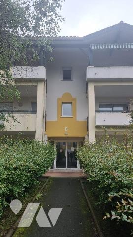 BAYONNE
Appartement au 2ème étage avec grand balcon de 14 m² et garage de 15 m², stationnement...