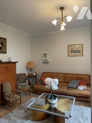 Maison de 6 pièces. Terrain clos de 280 m². Garage.