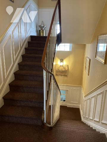 Maison de 6 pièces. Terrain clos de 280 m². Garage.