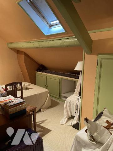 Maison de 6 pièces. Terrain clos de 280 m². Garage.