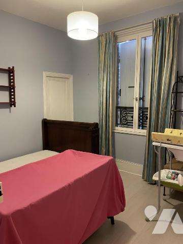 Maison de 6 pièces. Terrain clos de 280 m². Garage.