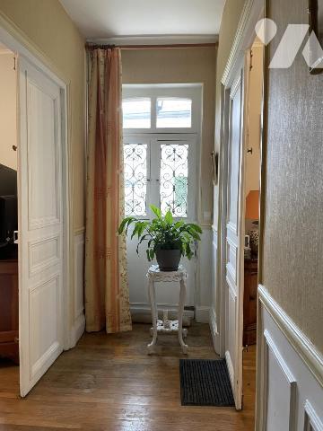 Maison de 6 pièces. Terrain clos de 280 m². Garage.