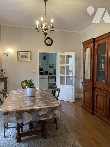 Maison de 6 pièces. Terrain clos de 280 m². Garage.