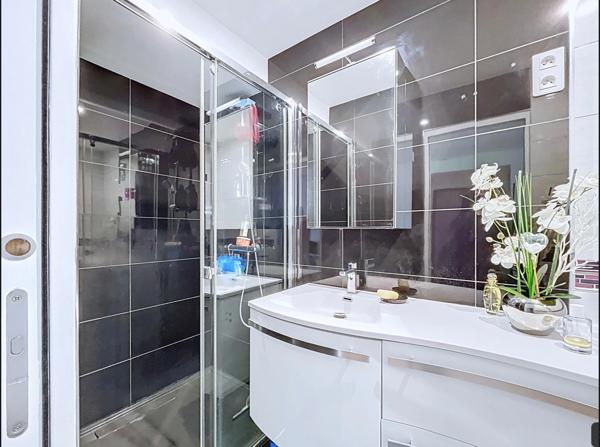 Grand T3 -68m² /PARKING- BALCON à deux pas des bords de Marne .