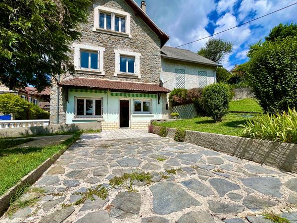 Une Maison de Caractère en pierre à Découvrir avec votre Nestenn Le Pont De Beauvoisin