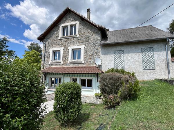 Une Maison de Caractère en pierre à Découvrir avec votre Nestenn Le Pont De Beauvoisin