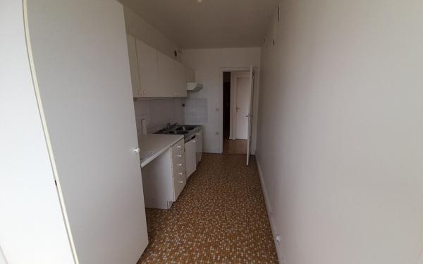 Appartement à vendre    3 pièces • 74,68 m2 Paris 11