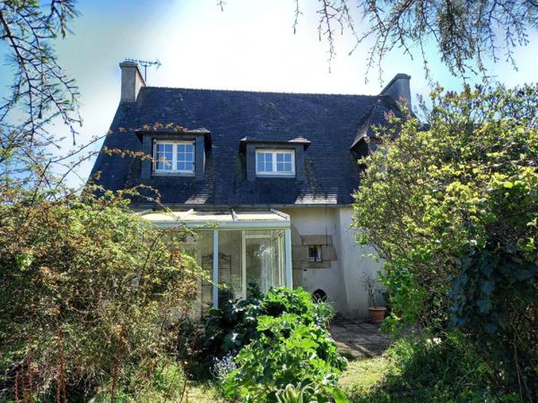 Spacieuse maison familiale avec jardin, proche du centre de Lanvéoc