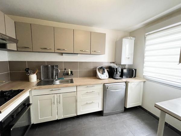 IDEAL Investisseur rentabilité nette de 4,00 %, Revenu locatif annuel : 12 444 € _ Maison contemporaine T4 de 93 m²