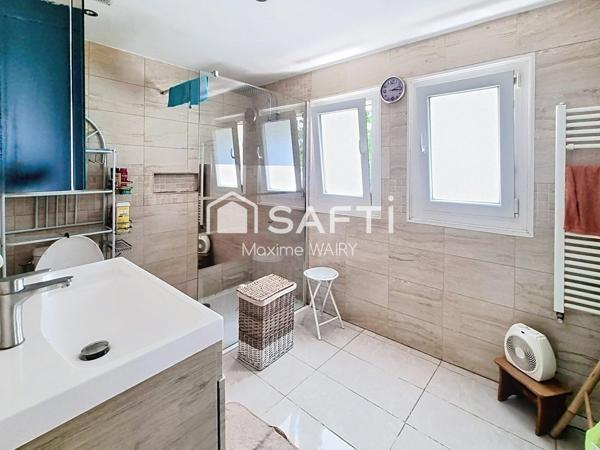 Maison semi plain-pied de 4 chambres – Magnifique jardin et garage