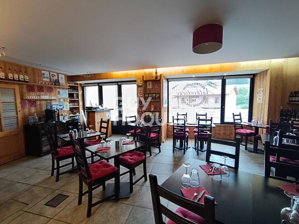 Immeuble avec fond de commerce au coeur de Chalmazel