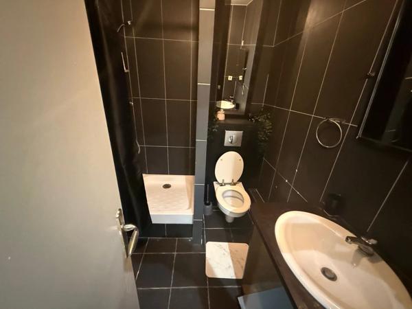 Location                                                      Appartement
                        
                     3 pièces                      44 m2                     à Paris 5