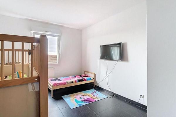 tres beau appartement situe au troisieme etage avec garage exterieur
