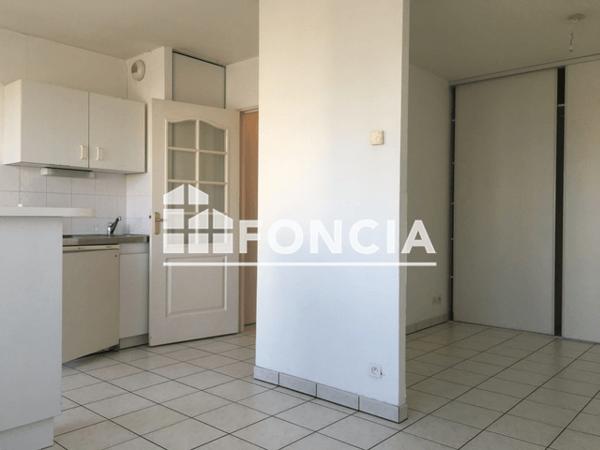 Location Studio 33.41 m² - 8 PLACE DES MARTYRS Reze 44400