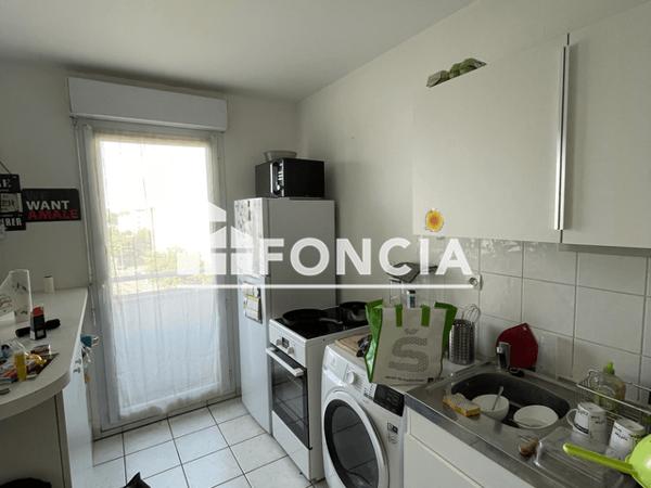 Location Studio 33.41 m² - 8 PLACE DES MARTYRS Reze 44400