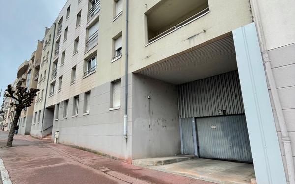 Stationnement à louer    Limoges