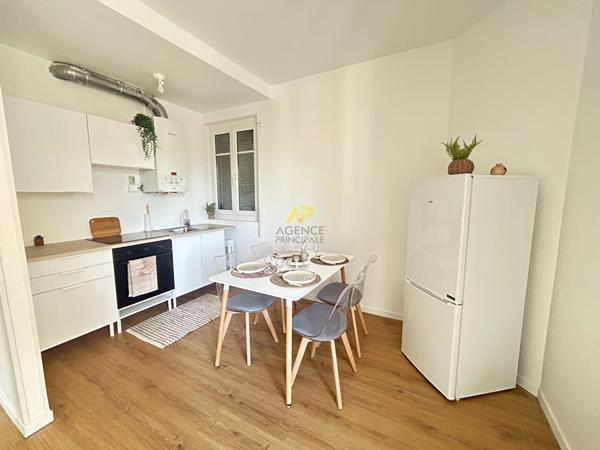 F2 MEUBLE AU PIED DE LA GARE Loyer 1 000 €/mois charges comprises **  - Référence  2112