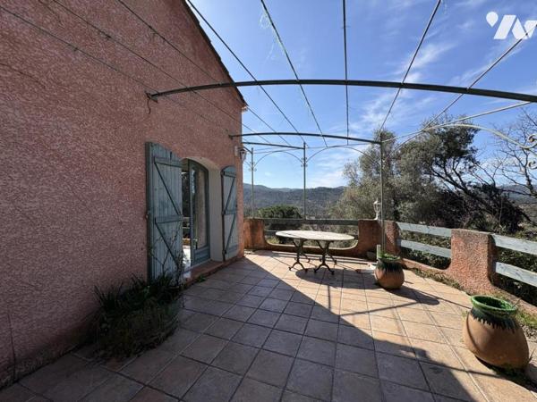 Maison individuelle avec garage et piscine à Collobrières 
