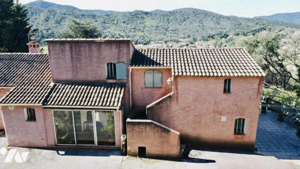 Maison individuelle avec garage et piscine à Collobrières 