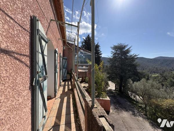 Maison individuelle avec garage et piscine à Collobrières 