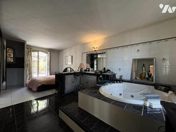 Maison individuelle avec garage et piscine à Collobrières 