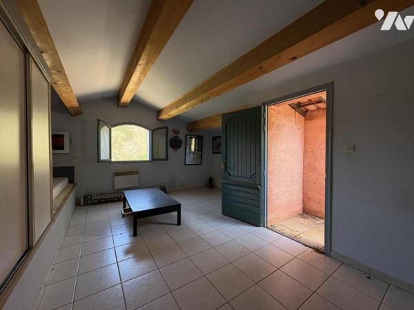 Maison individuelle avec garage et piscine à Collobrières 