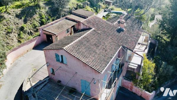 Maison individuelle avec garage et piscine à Collobrières 